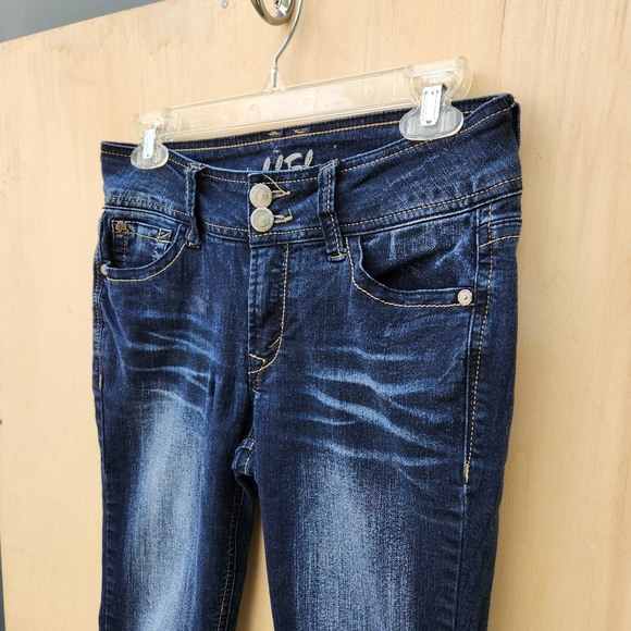 NWOT Wallflower Dark Wash Boot Cut Stretch Distressed Jeans - Size 7 - Picture 2 of 12